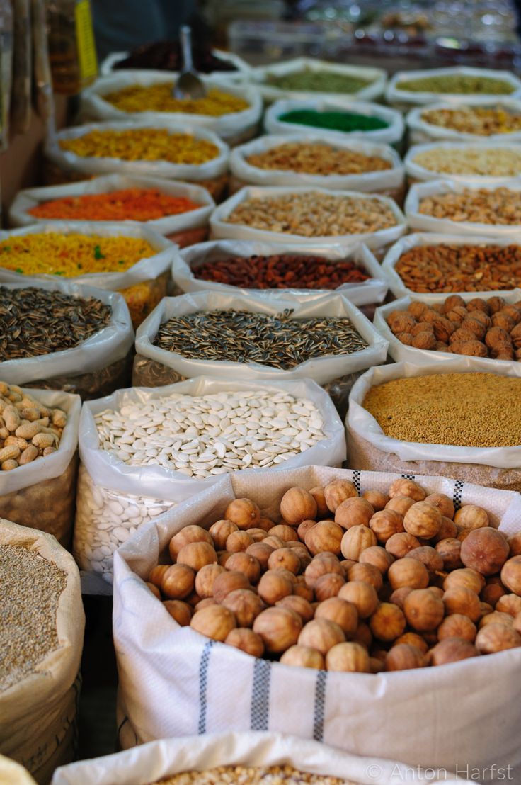 a market where there are legumes and grains