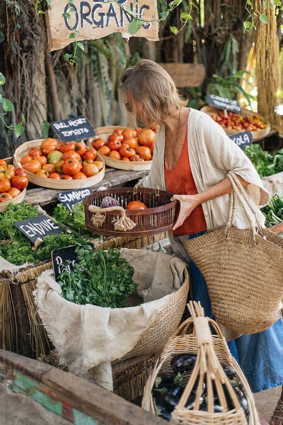 choose greens and vegetables from the market for a balanced meal or diet